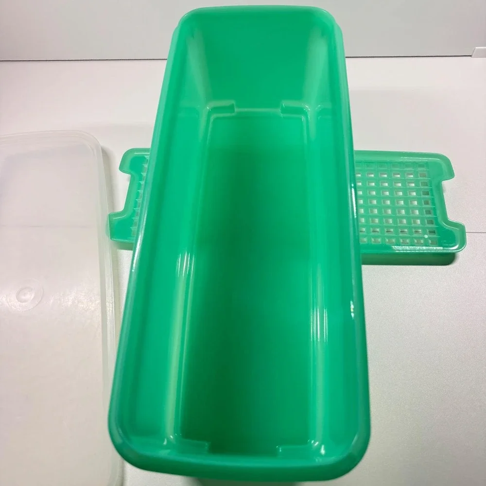 TUPPERWARE Vintage Jadeite Green Vegetable Crisper 784-1 Rectangular Lid Grid